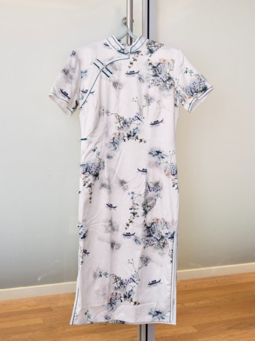 White Mountain Landscape Flora Qipao Midi Dress